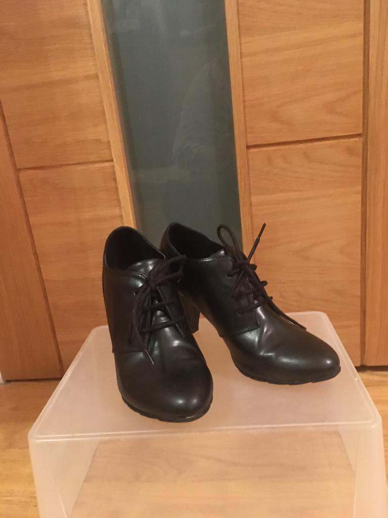 Women’s footwear 