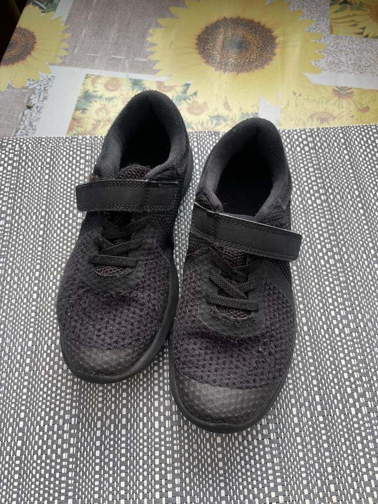 Kids Nike 👟 trainers size 13