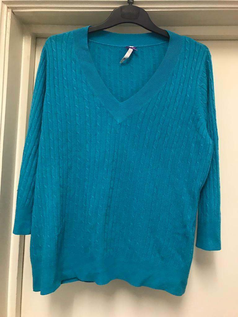Ladies V-Neck Jumper Size 20