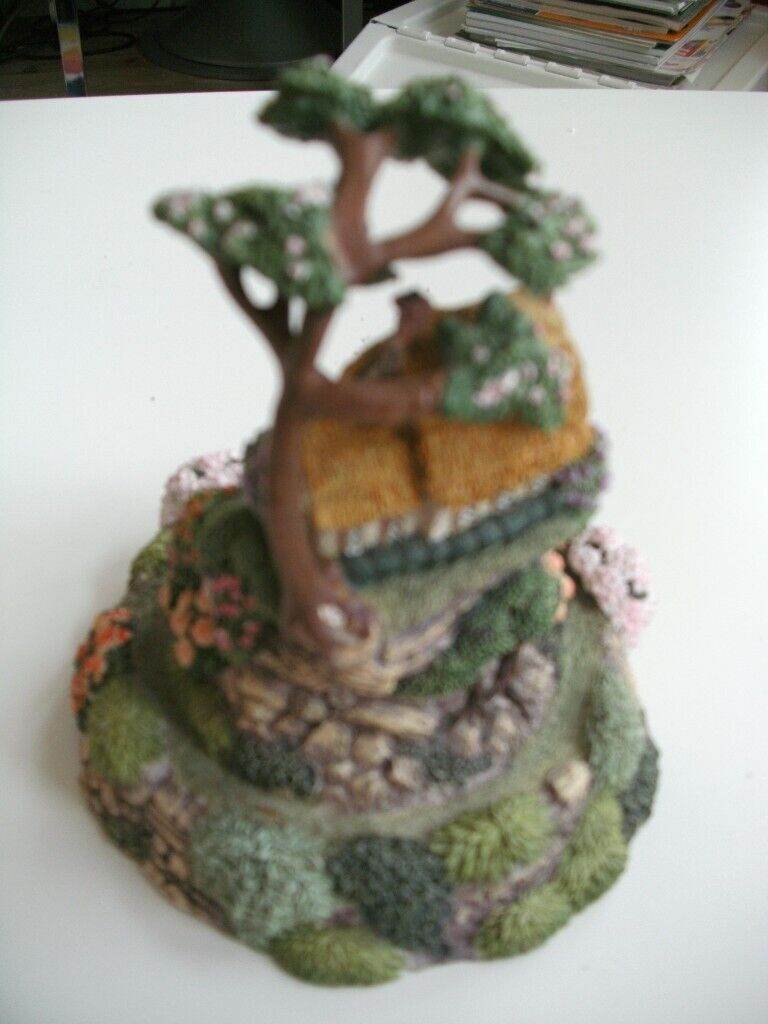 Franklin Mint Wishing Well Cottage Violet L Schwenig Limited Edition