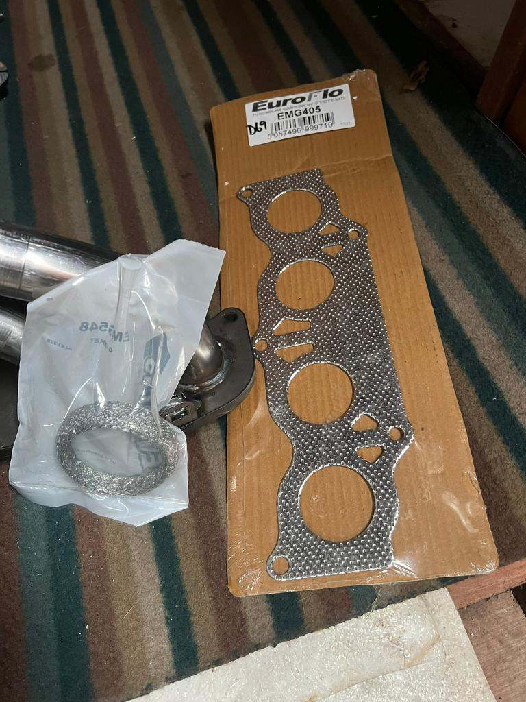 URGENT SALE REQUIRED Toyota EXHAUST MANIFOLD AND CATALYTIC CONVERTER