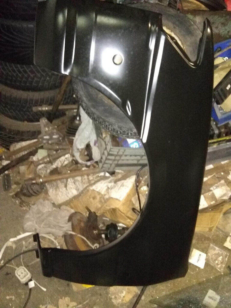 FIESTA MK3  FRONT NEARSIDE WINGS NEW OLD STOCK PASSINGER SIDE 