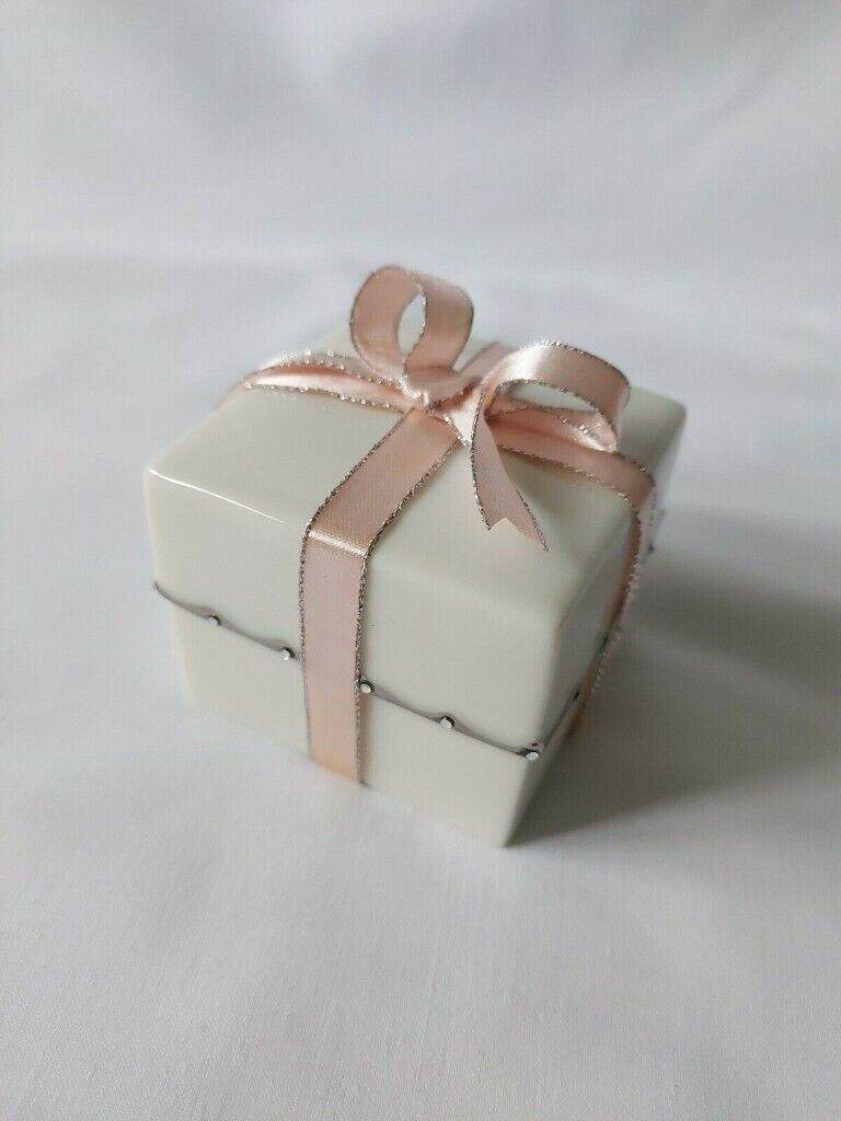 2008 Ardleigh Elliott Grandmothers Gift “You Are So Beautiful “ Musical ornament