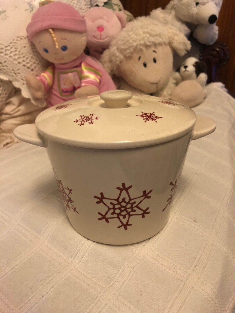 New ceramic pot with lid.