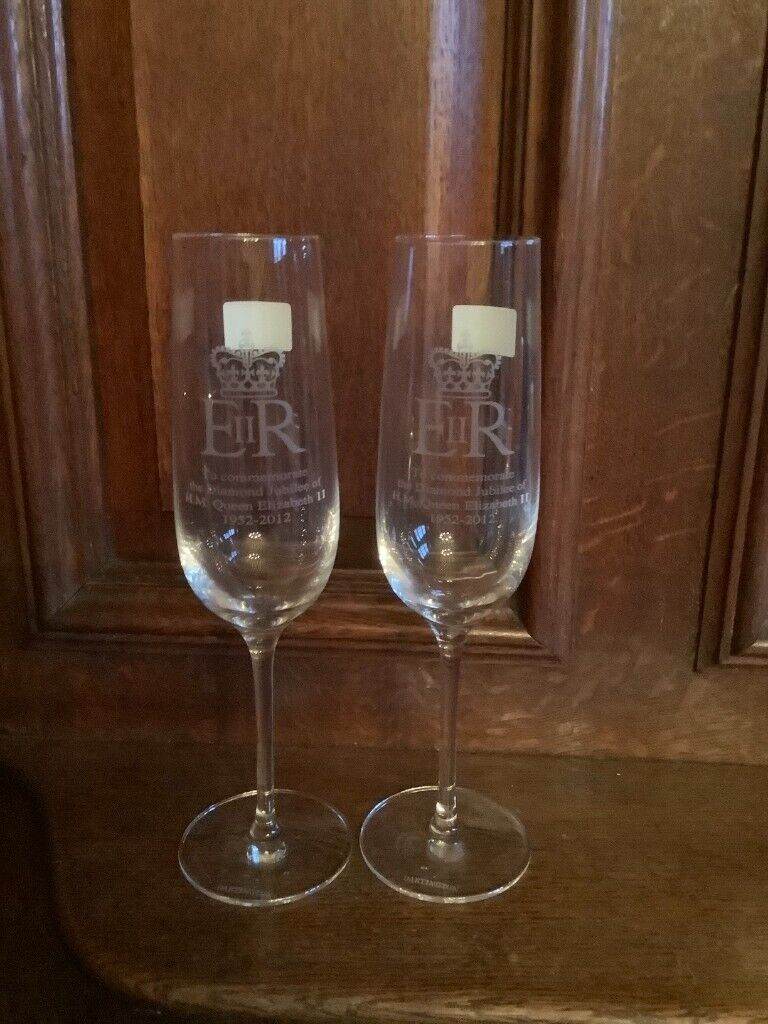 2 Dartington Glass Queens Diamond Jubilee Champagne Flutes 