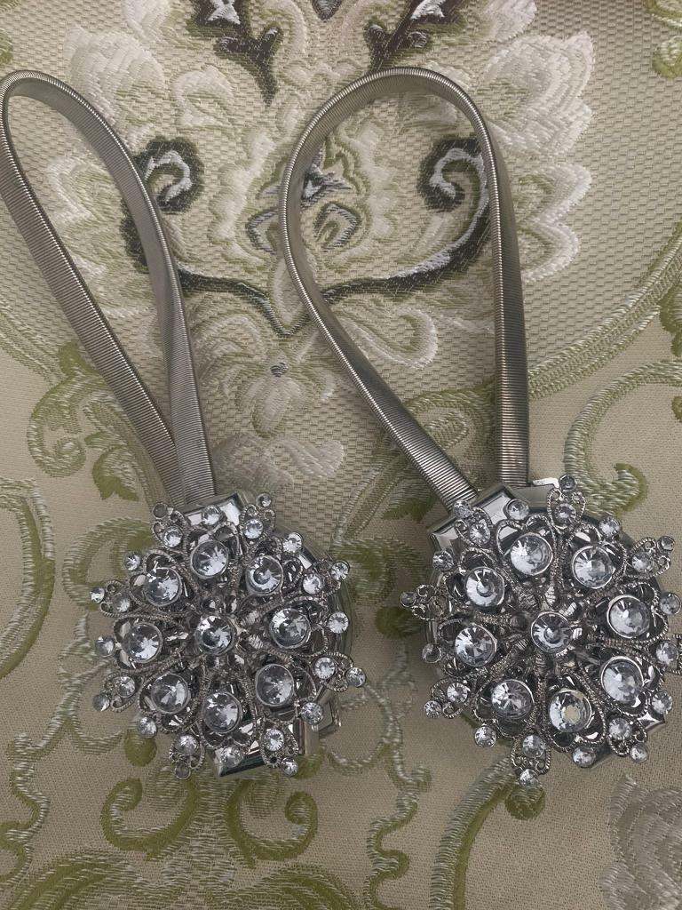 Curtain tieback 