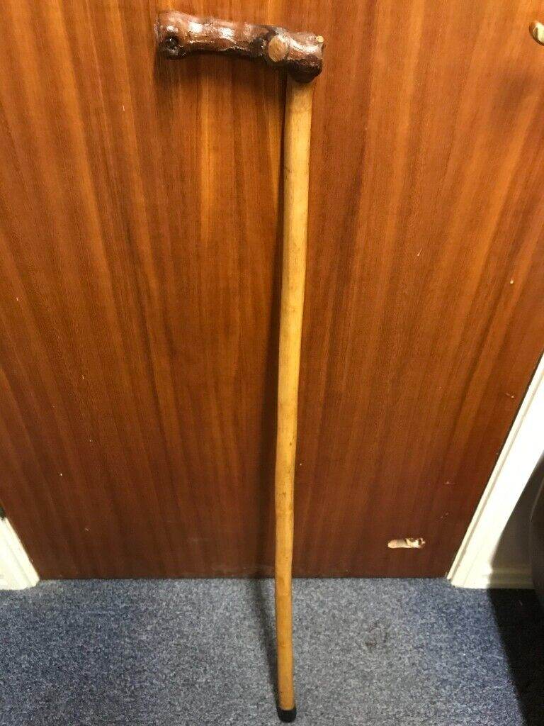 VINTAGE WOODEN WALKING STICK WITH RUBBER TIP 102CM TALL