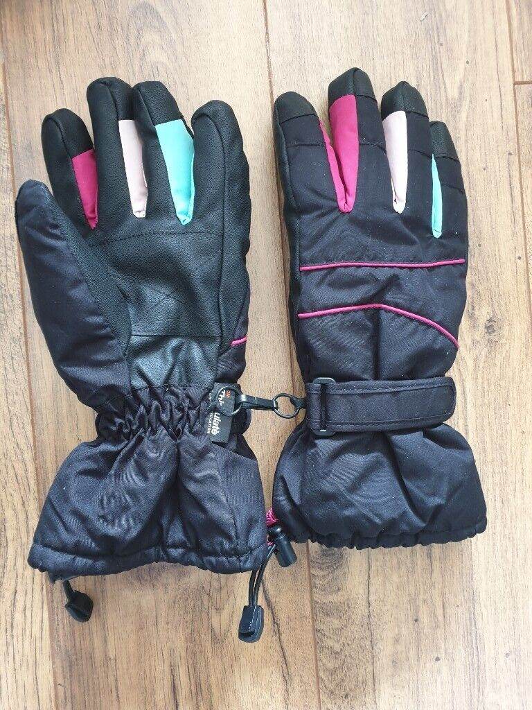 Ski gloves brand new