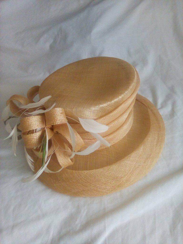 ladies wedding or race day hat and box