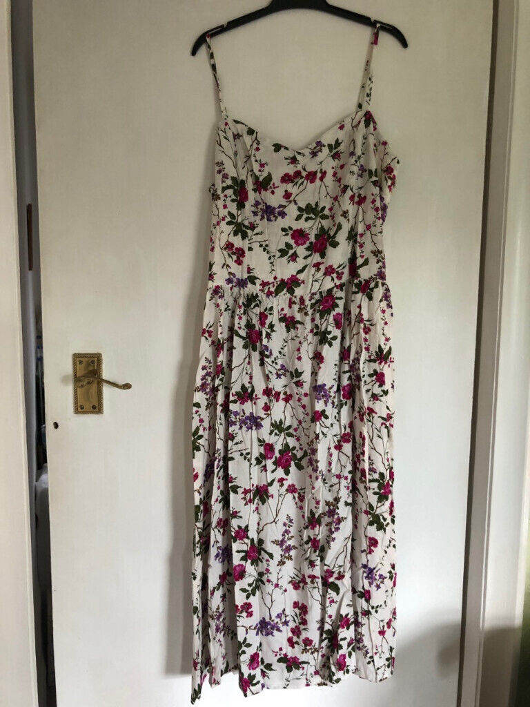 New sleeveless floral backless cotton dress