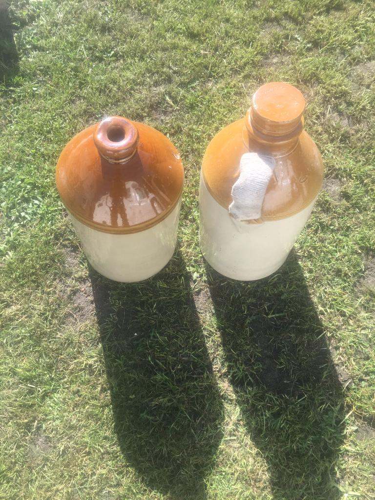 Stoneware flagging jugs