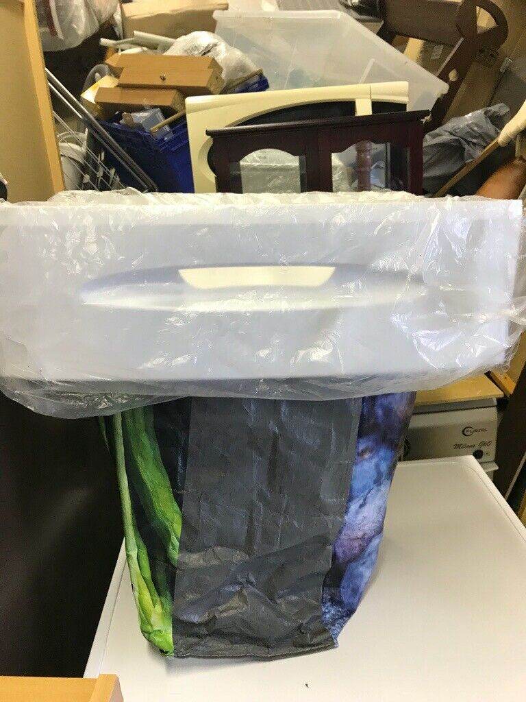 Hotpoint Freezer Drawer 160mm (C00098539-38) for Model (RZA54G).