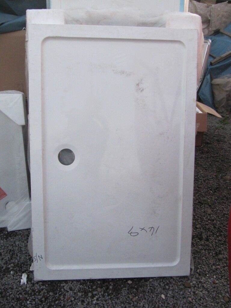 1 x white lightweight shower tray still in wrappings size 1400x900. 90mm outlet