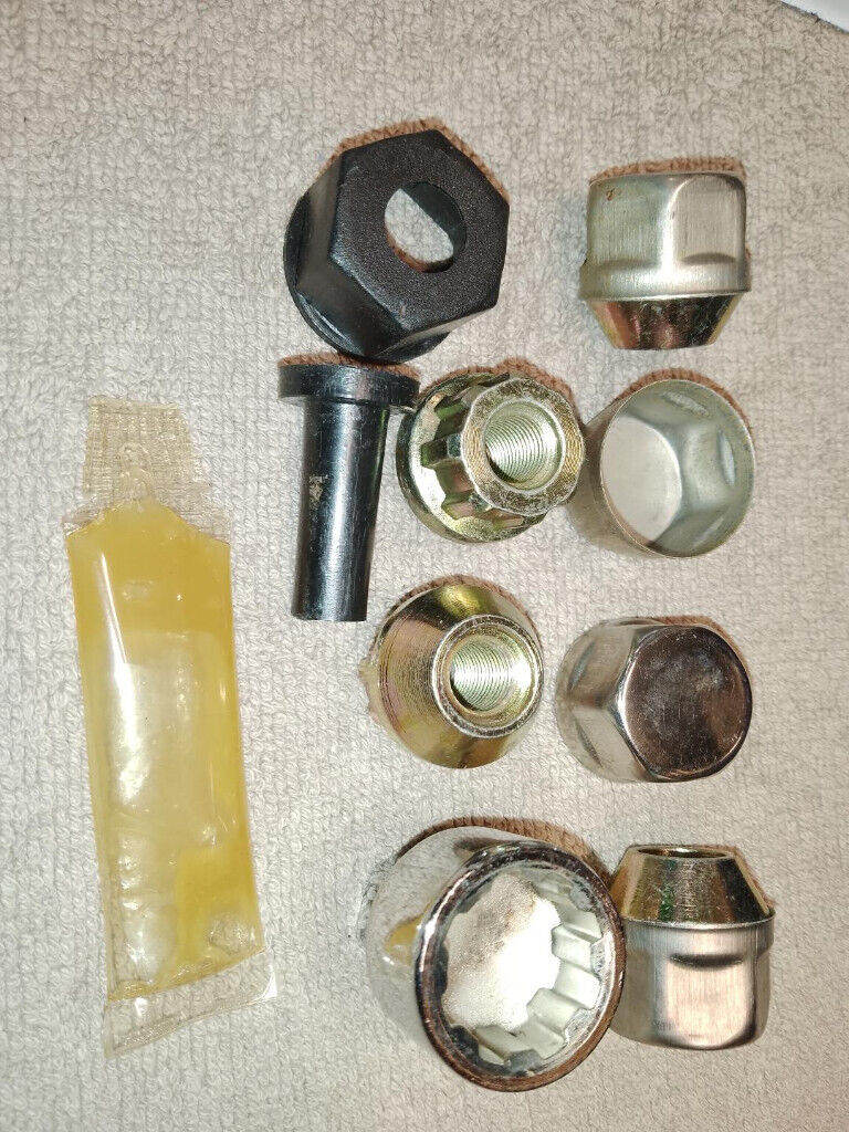 CLASSIC MINI OR COOPER O/E STYLE LOCKING WHEEL NUTS
