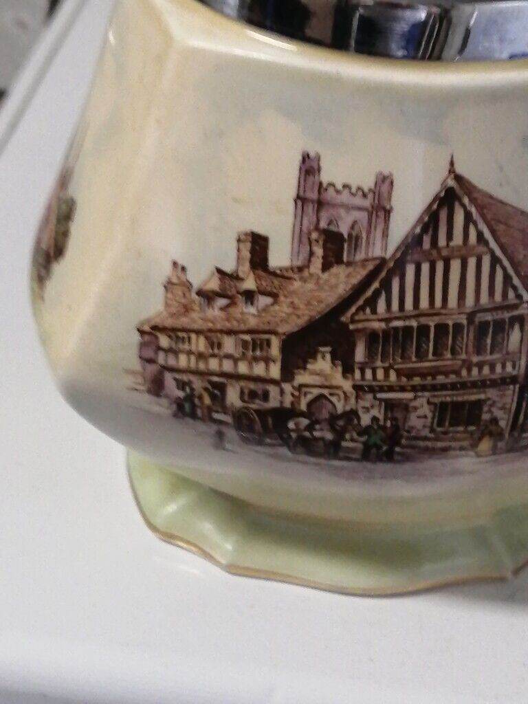 Biscuit barrel 