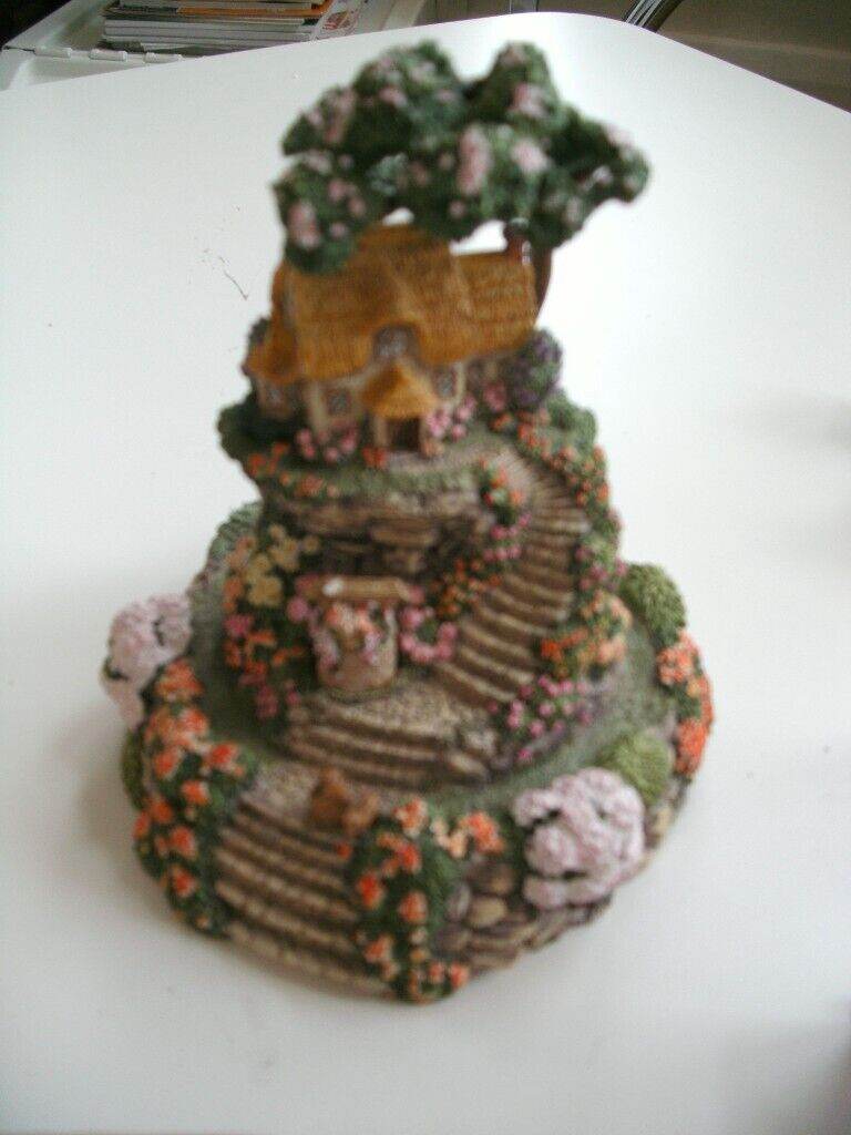 Franklin Mint Wishing Well Cottage Violet L Schwenig Limited Edition