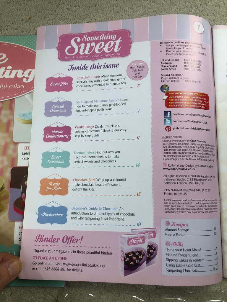 Cake decorating & Something sweet baking booklets, 10 chocolate moulds