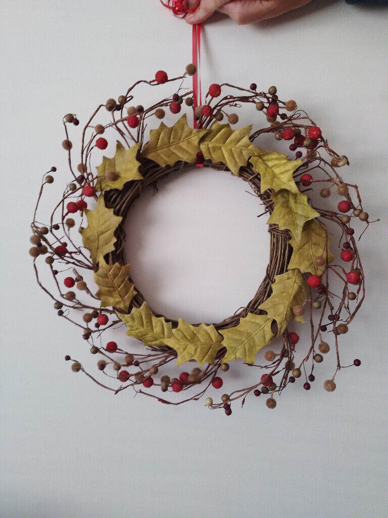 CHRISTMAS WREATH. RUSTIC STYLE. INDOOR.