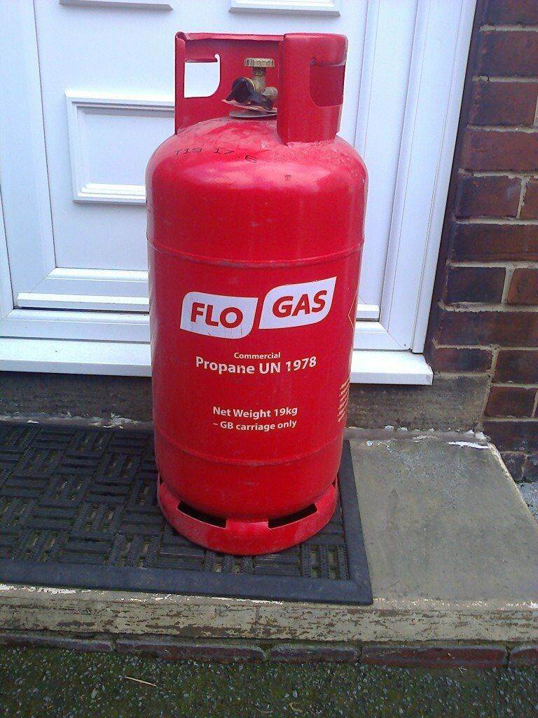 19kg Flo gas propane bottle. FULL. Like for like exchange bottle needed. See details.