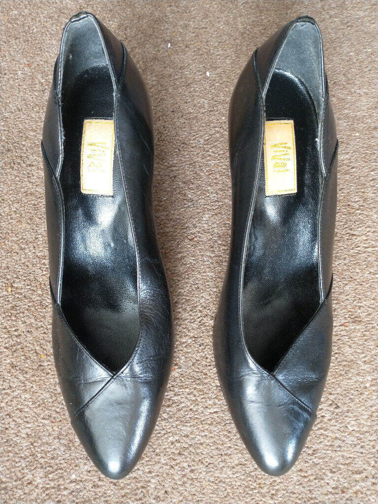  SHOES - SIZE 6. BLACK, LEATHER, HEELS. EXC. COND.