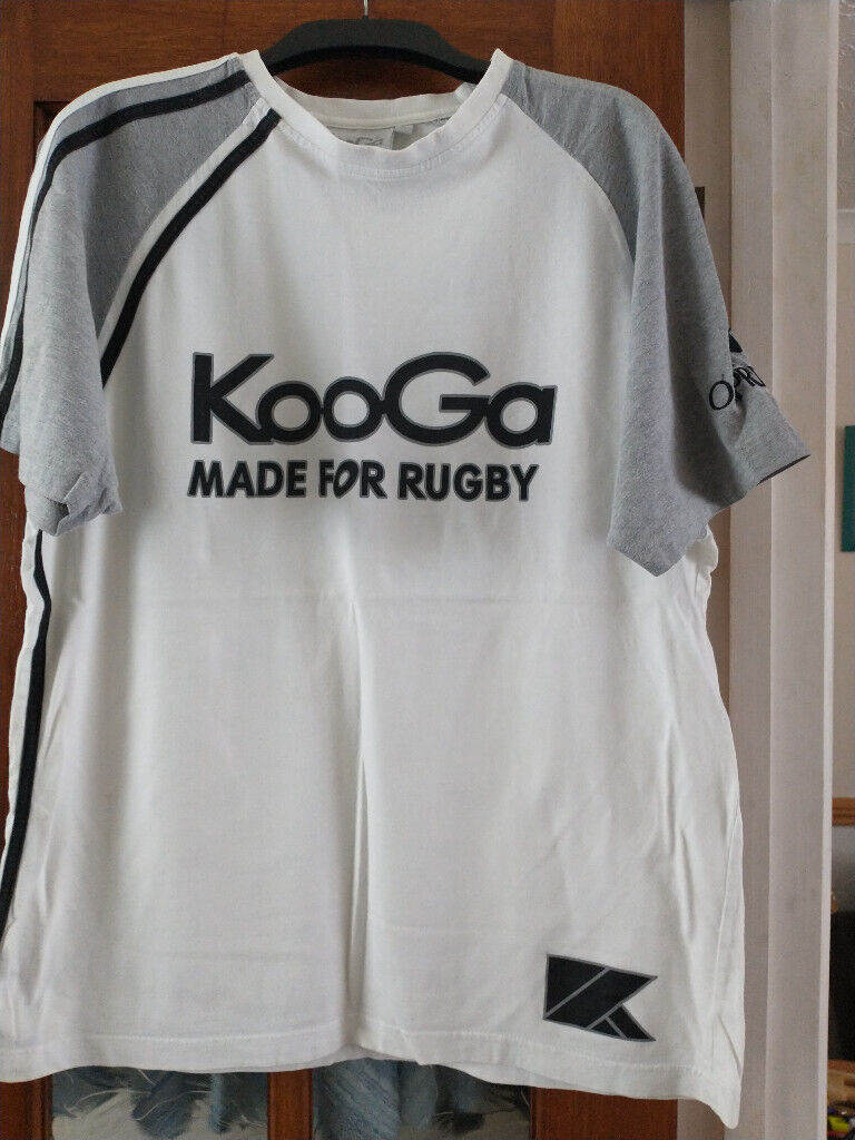  'KOOGA' t-shirt. LARGE. CHEST 42ins approx .Exc. cond.
