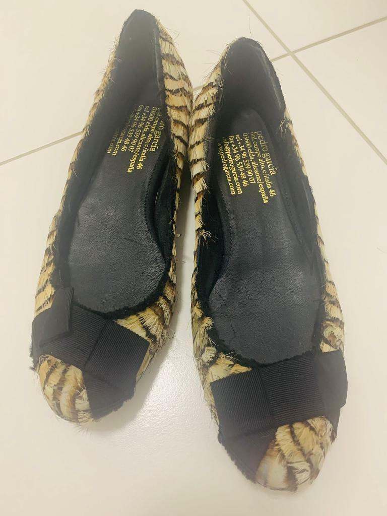 Flat shoes 
