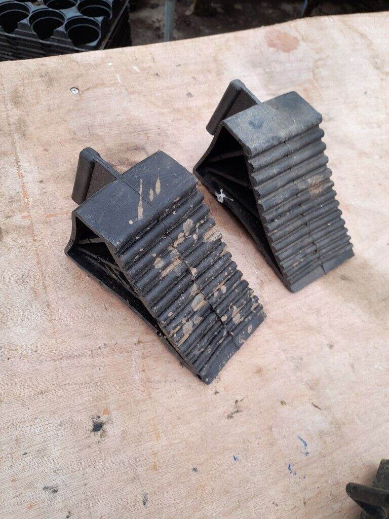 Pair of wheel chocks 