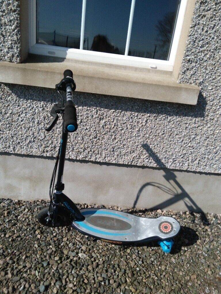 Kid's children's Razor e100 blue electric chargeable scooter