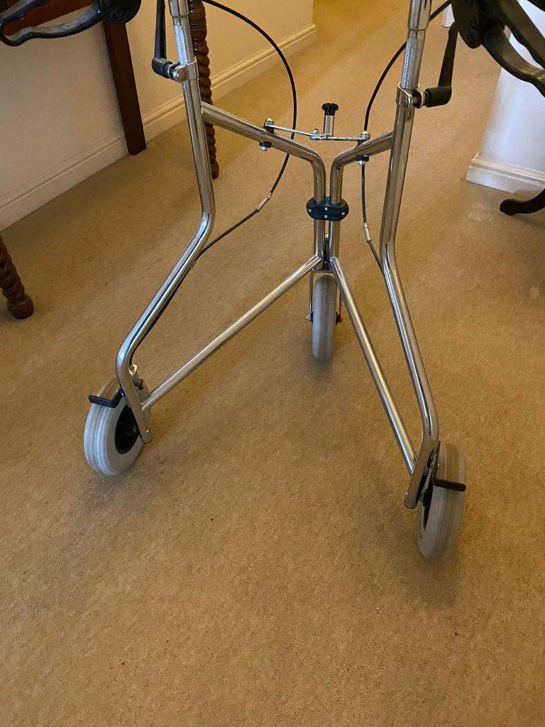 Walking frame 