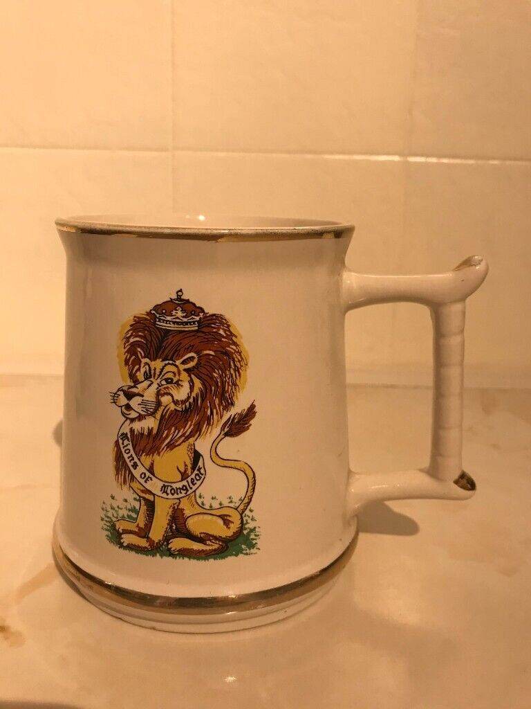 LIONS OF LONGLEAT LARGE MUG.