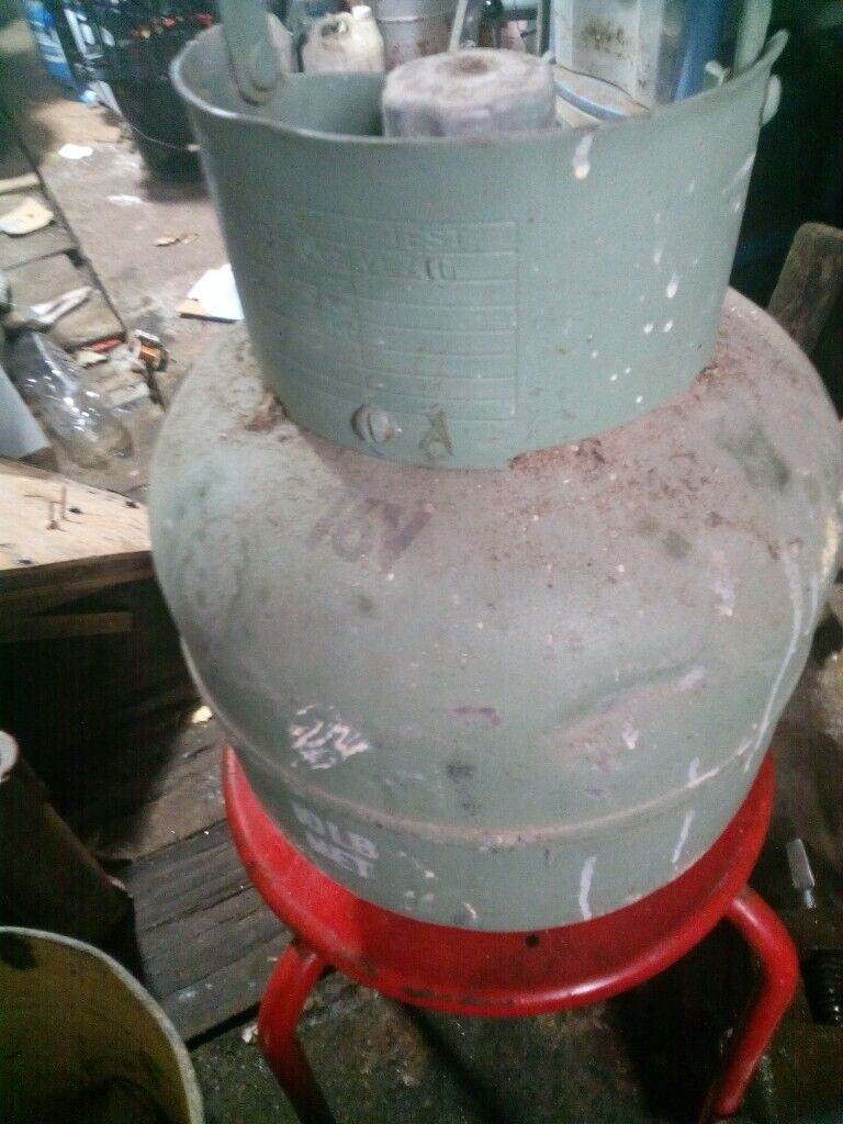 10KG  GAS BOTTLE EMPTY OF GAS £5   