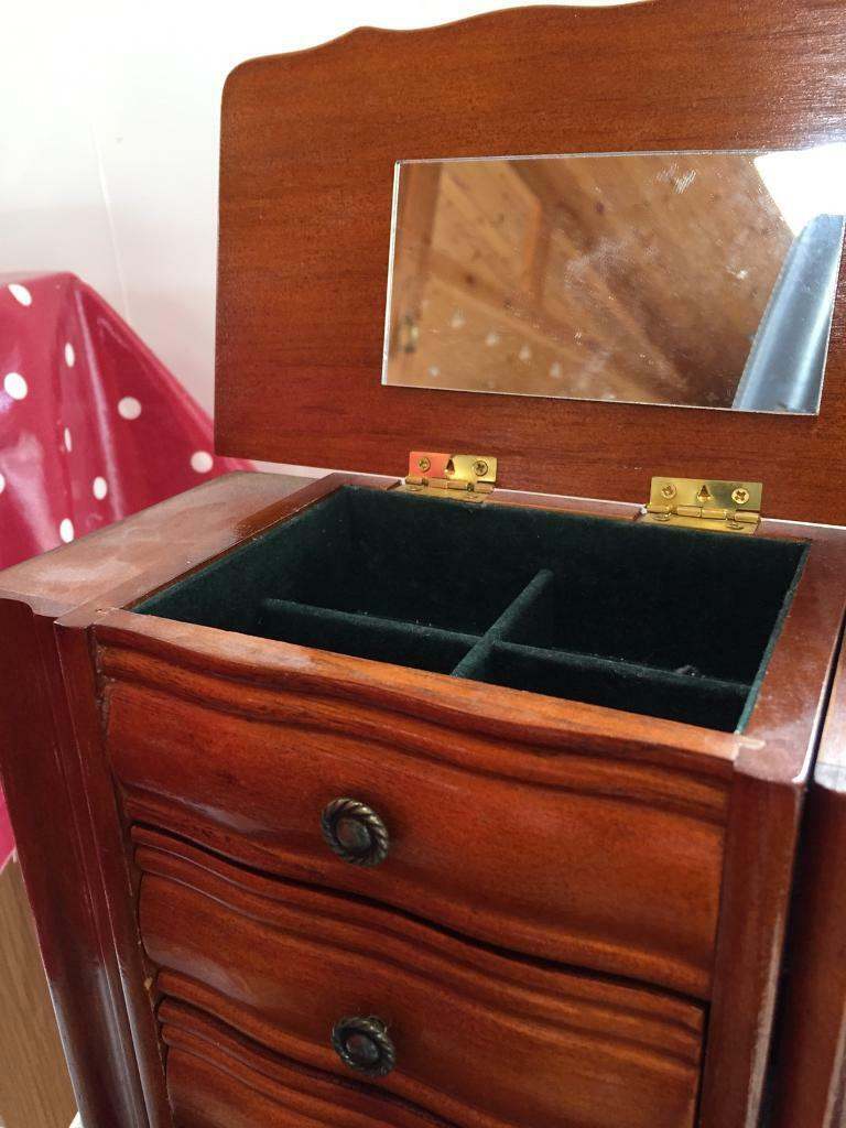 Jewellery box