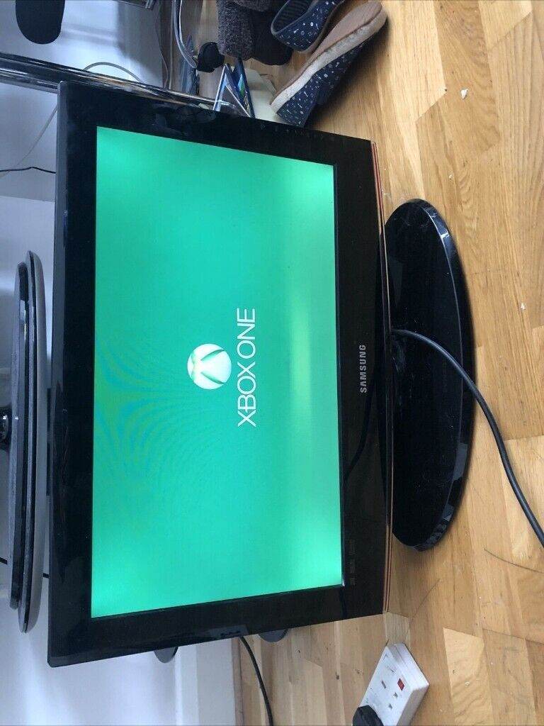 Samsung Le22b450c4w LCD TV.