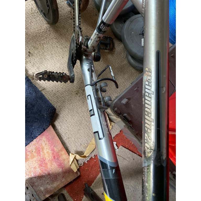 Gt avalanche frame and forks large 