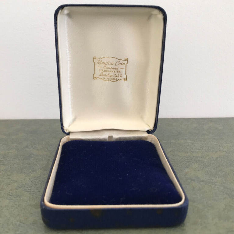 Vintage Mayfair Coin Company presentation/display jewellery box. Navy faux-leather.