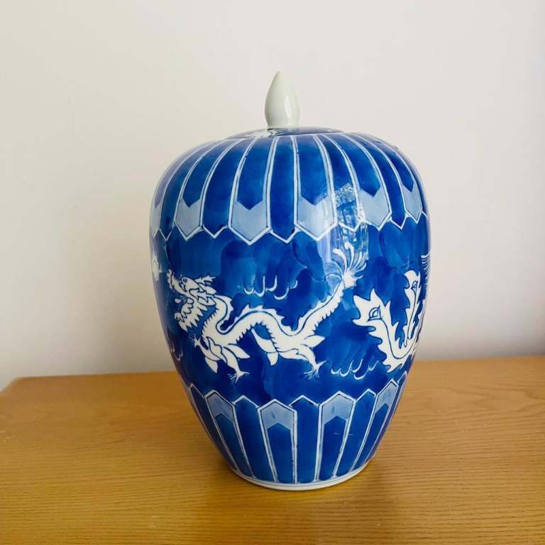 Large Chinese Porcelain blue decorated jar 