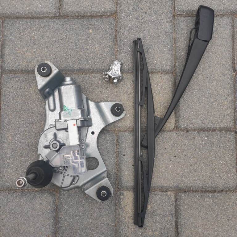 NISSAN ELGRAND E52 PE52 REAR WIPER & MOTOR COMPLETE