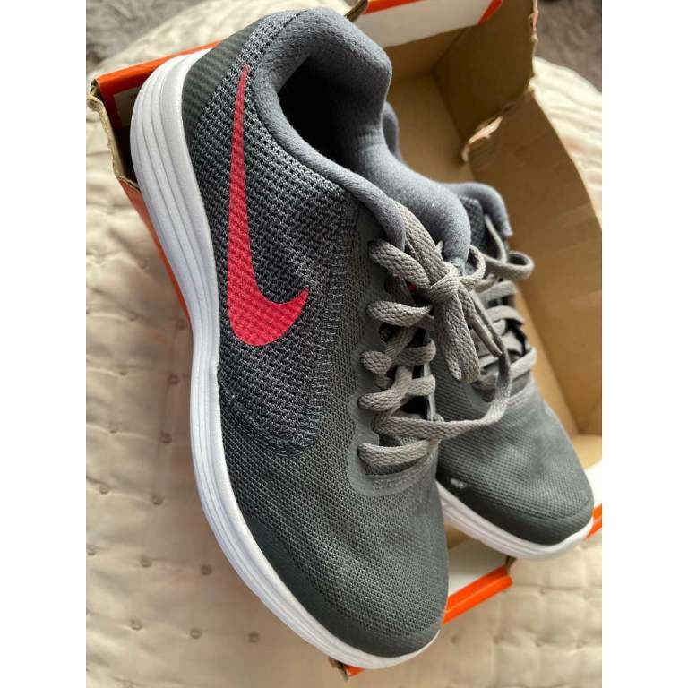 Brandnew ladies /girls bike trainers uk 4 only £18