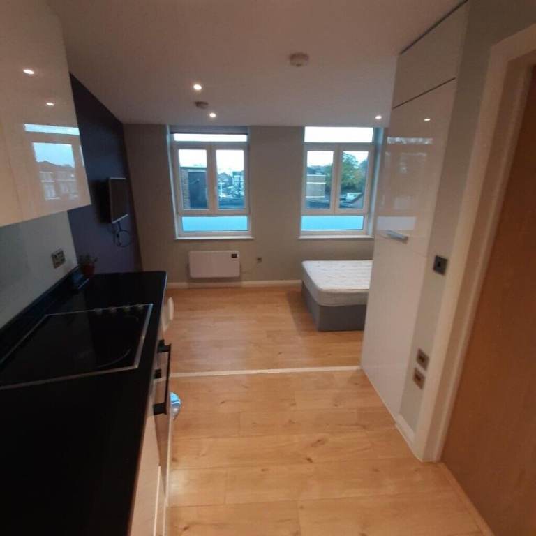 '*LEWISHAM SE13**LEWISHAM SE13** DOUBLE STUDIO 2O MINUTES CENTRAL LONDON ON TRAIN