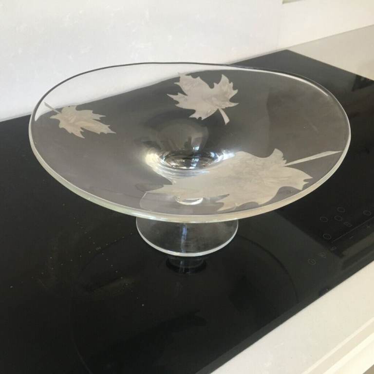 Beautiful glass cake / decorative tray 