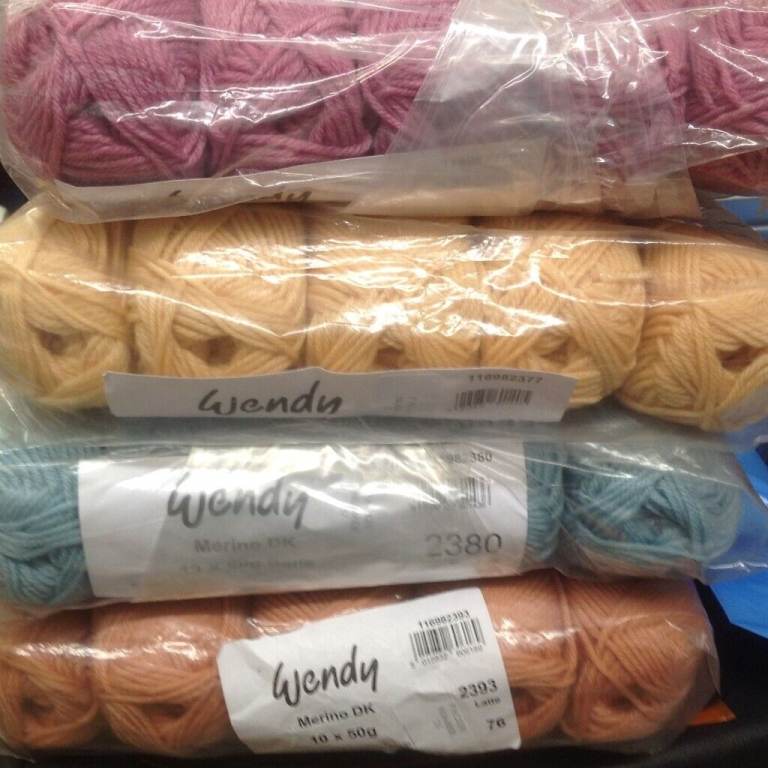 WENDY MERINO DOUBLE KNITTING KNITTING WOOL 100% MERINO WOOL ULTRA SOFT 5X50G