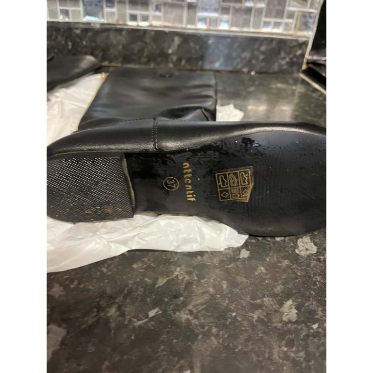 Brand-new black boots size for for £5
