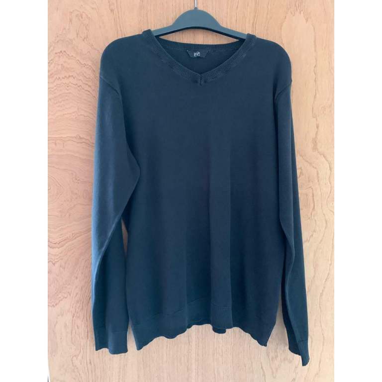 Boys age 14-15 black school jumper 