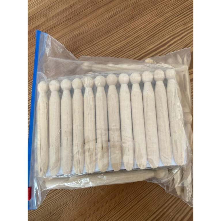 96 wooden dolly pegs
