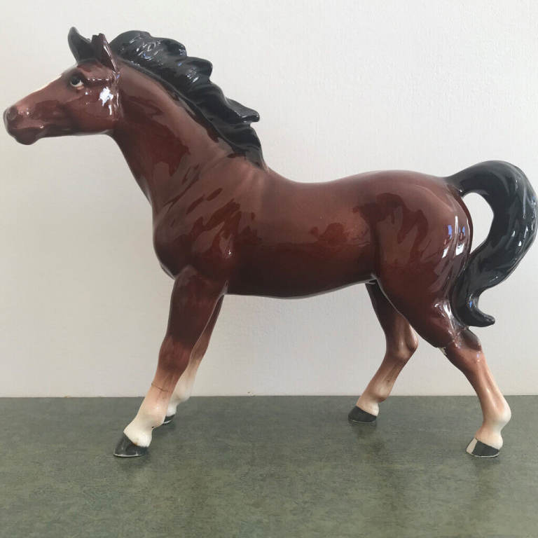 Vintage 1960/70s brown ceramic horse - damage, repairs. Can post.