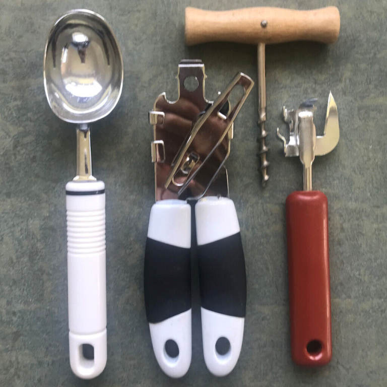 Kitchen utensils –  ice cream scoop and cork screw. £1 each. TIN OPENERS SOLD. Can post.