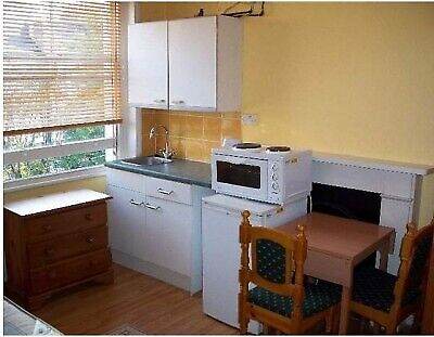 'Compact Studio in quiet street near Kensington High Street