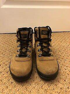 Ladies Hitec Walking Boot size 3