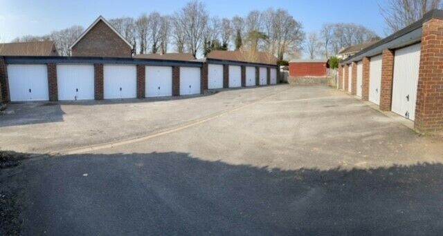 Garage/Parking/Storage to rent: Pound Road (r/o 95) Stockbridge, SO20 8JU - GATED SITE