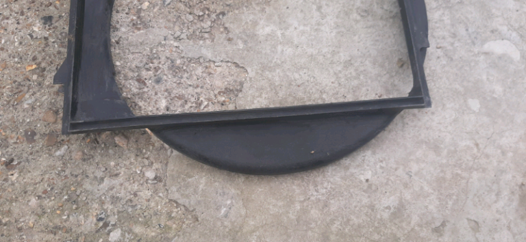 E36 318i cowling plast fan ,pick up only 